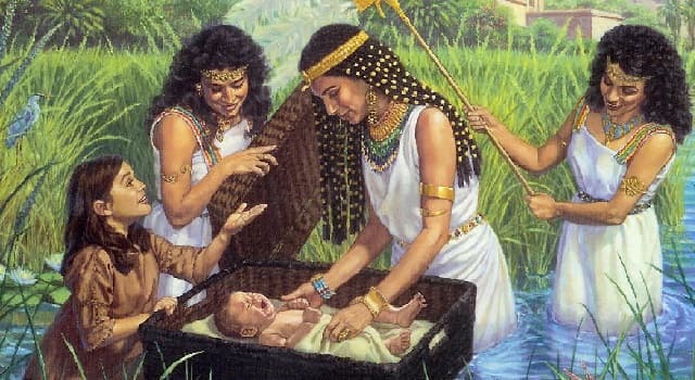 Moises bebe no rio nilo