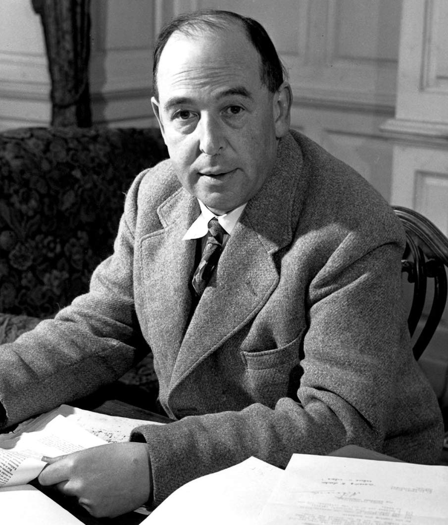 C. S. Lewis, como ficou mais conhecido, escreveu mais de 30 livros que lhe permitiram alcançar um vasto público. "Cartas de um Diabo a Seu Aprendiz" é uma de suas obras-primas, mas que pode assustar aqueles que estão famiiarizados apenas com as aventuras ensolaradas e infanto-juvenis de "As Crônicas de Nárnia".